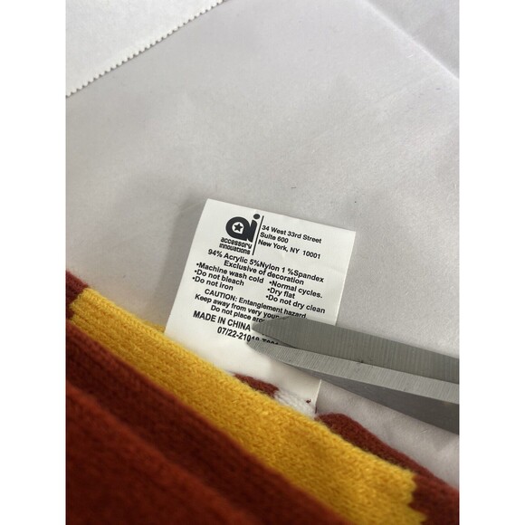 Harry Potter Gryffindor Logo Knit Cuff Pom Beanie Hat Cap and Scarf Set 2 Piece - Picture 4 of 7